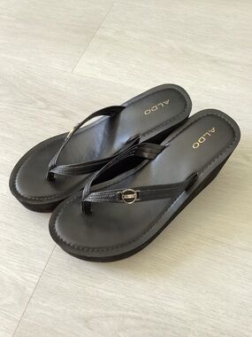 Aldo Black Wedge Heel Flip Flop Sandals size 10